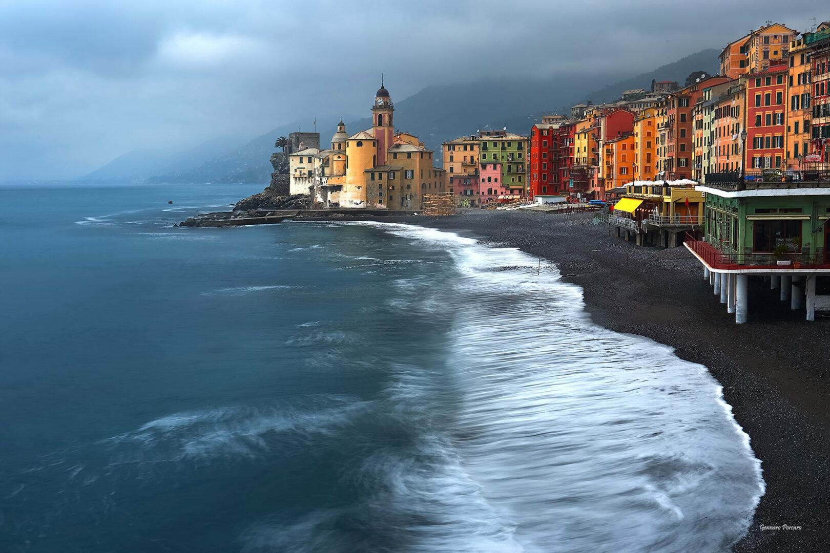 A view of the ocean and buildings on it.